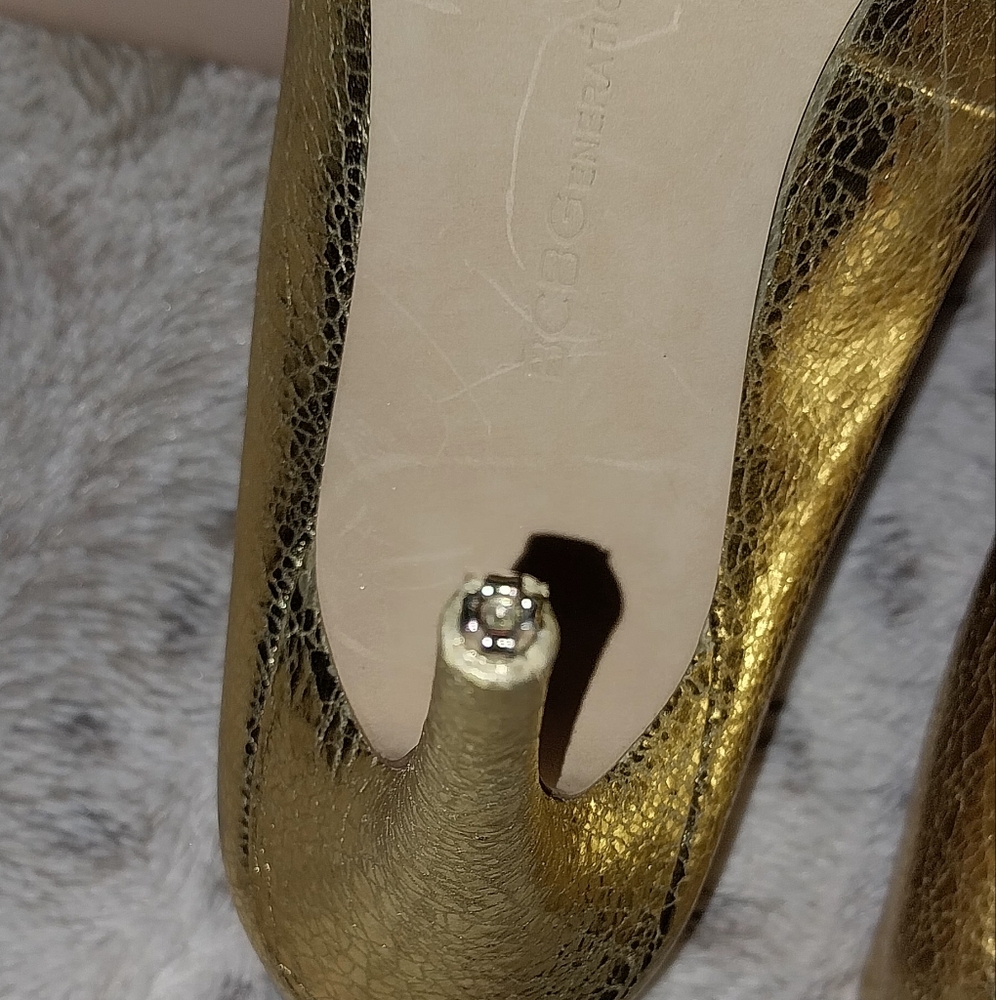 BCBG HEELS - Picture 8 of 10